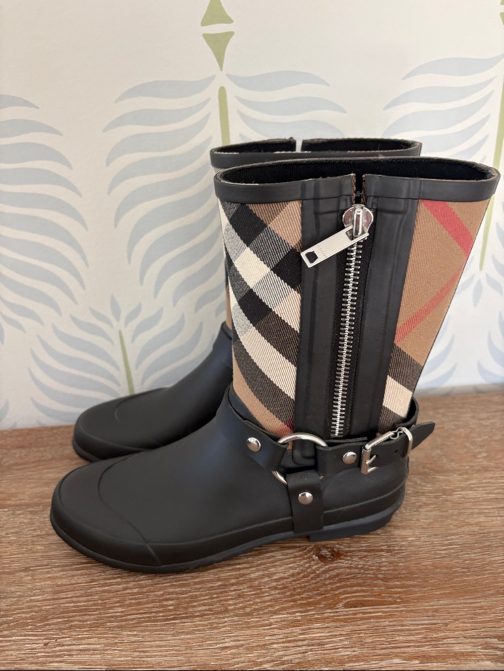 NWOT Burberry Rain Boots Size 38 Never Worn - Picture 5 of 5